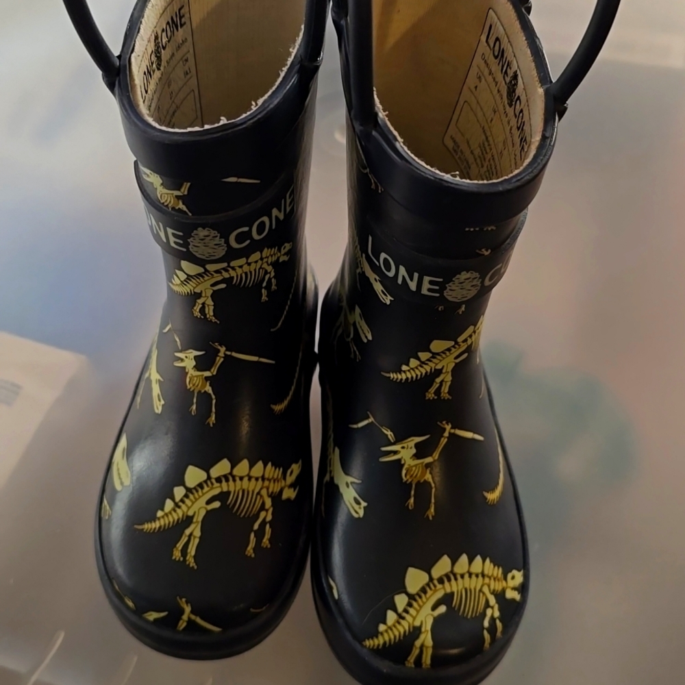 Lone Cone skeleton dino rain boots size 4